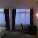 Hotel Tj's