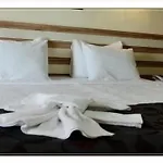 Tj's Hotel