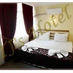Hotel Tj's